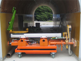 写真-1 モールボルティング工法用高出力小型削岩機