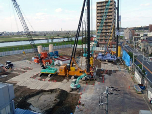 写真-1 建築工事に適用した気泡ソイルセメント柱列壁工法