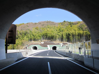 写真 3 西山トンネル